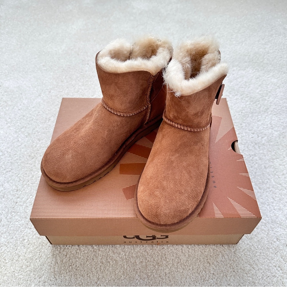 UGG Women's Mini Bailey Button - Chestnut